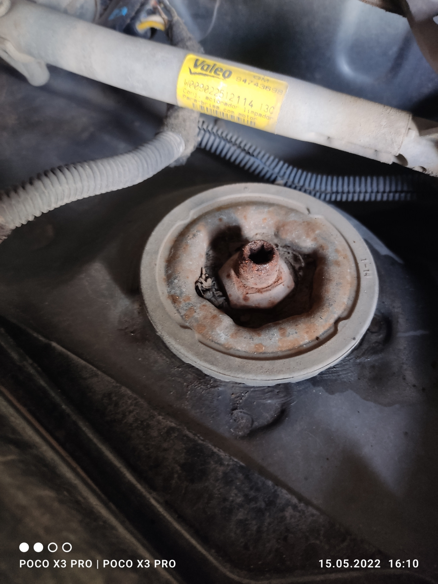 Замена подшипника опоры амортизатора — Chevrolet Cobalt (2G), 1,5 л ...