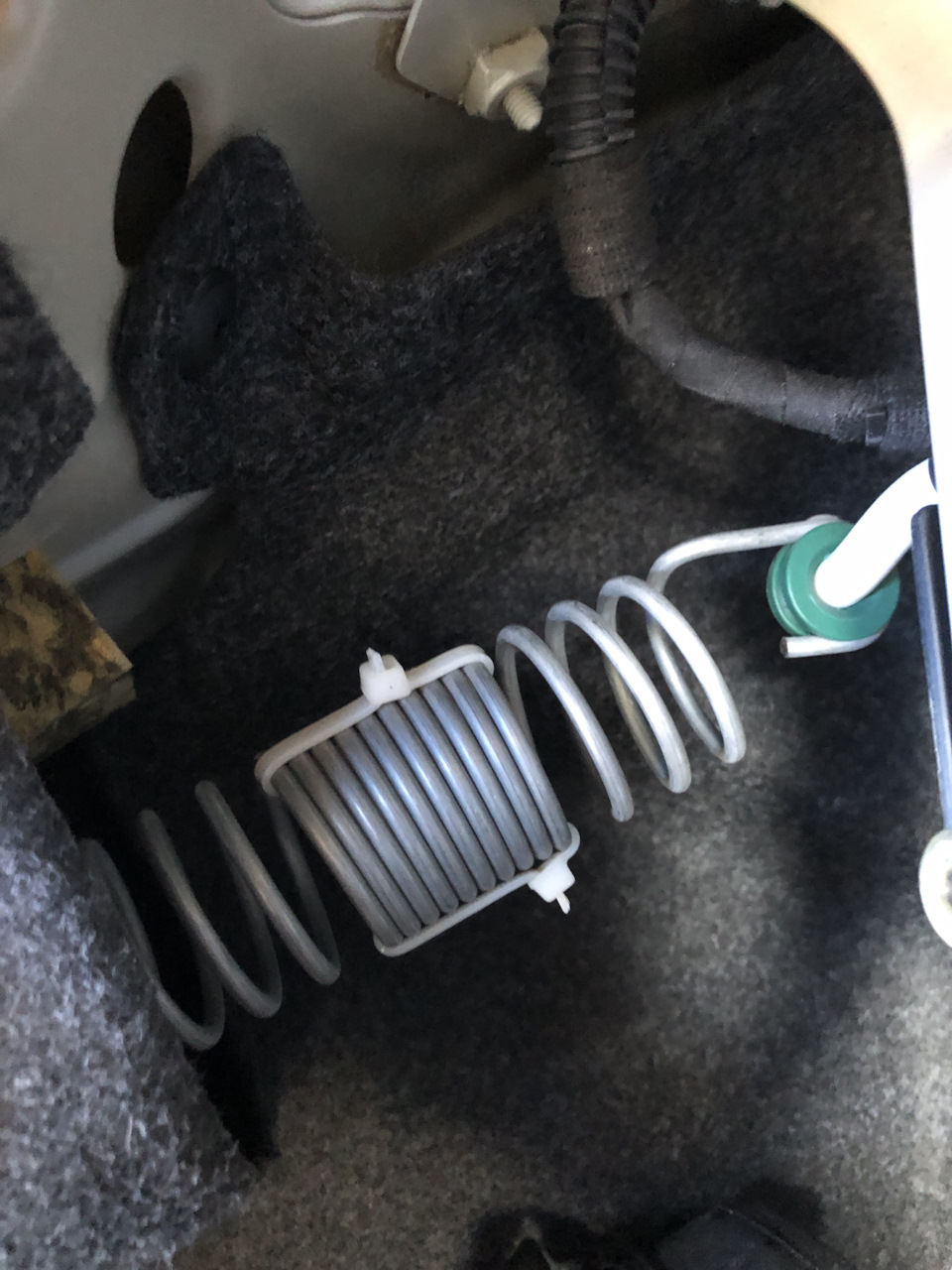 Автоматическое открывание багажника с кнопки — Volkswagen Jetta VI, 1,6 ...