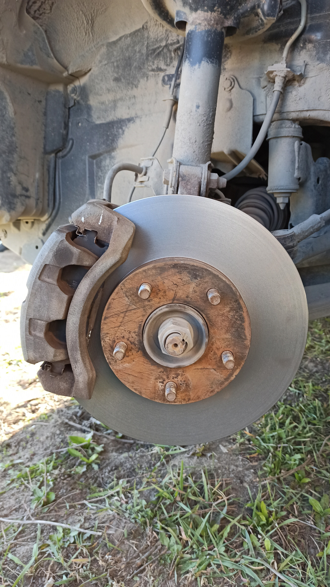 Проточил передние тормозные диски. Вибрация при торможении ушла ...