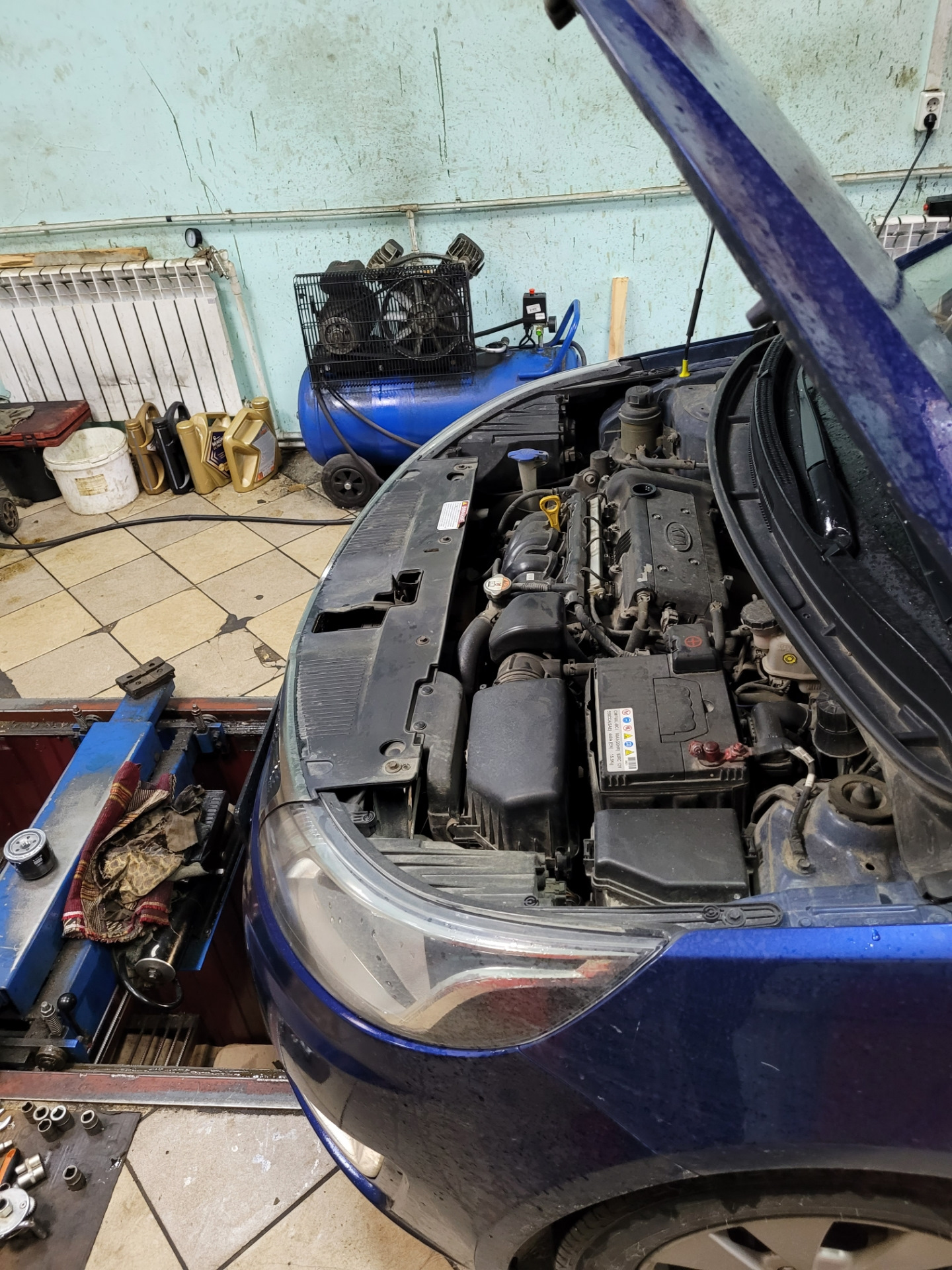 24. Замена масла — KIA Rio 5-door (3G), 1,6 л, 2014 года | плановое ТО ...