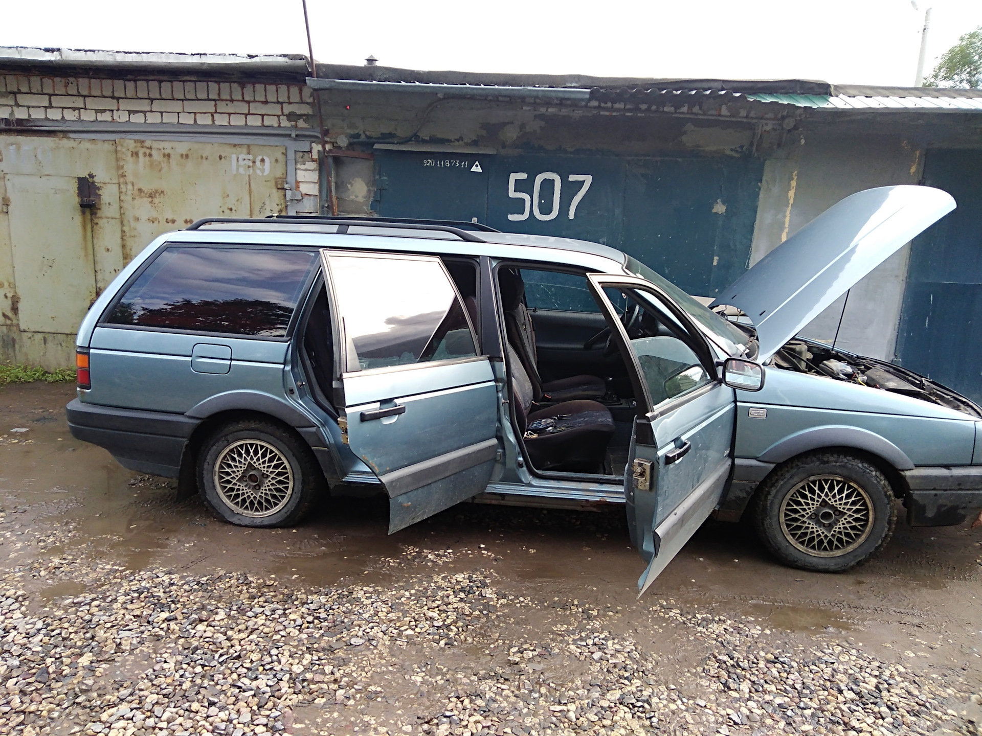 Разбор б3. Пассат б3 панель торпеда. Гольф 2 вентилятор печки щетки. Задние стойки пассат б3. Устройство коробки передач пассат б3.