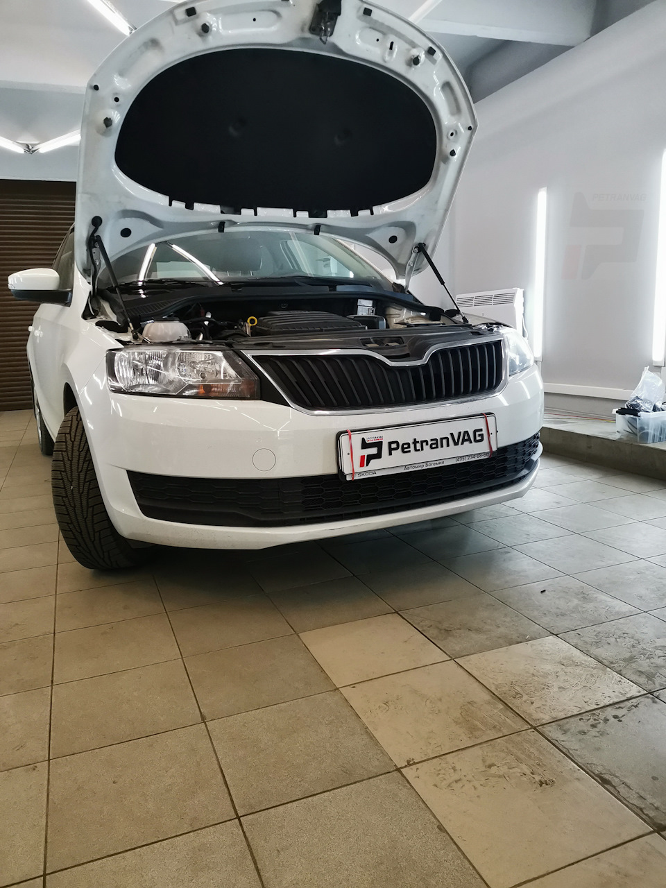 Skoda Rapid: установка линзовой оригинальной оптики — PetranVAGservice на  DRIVE2