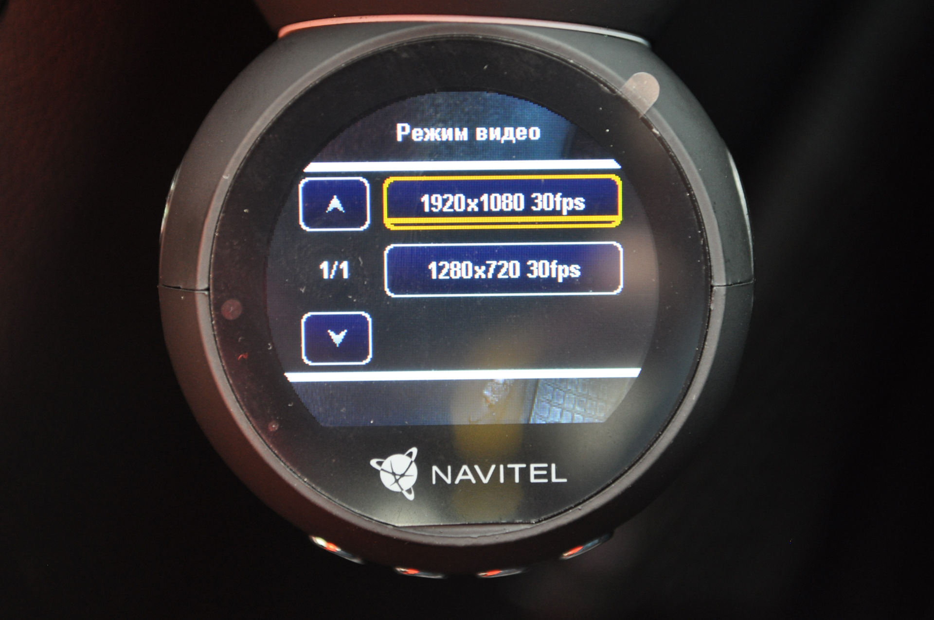 Navitel r1050 c gps wifi цифровым спидометром и функцией предупреждения о камерах и знаках