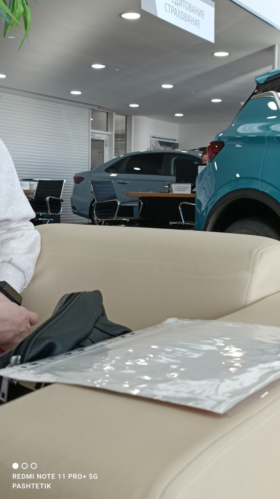 Стоит ждёт на выдаче — Geely Emgrand