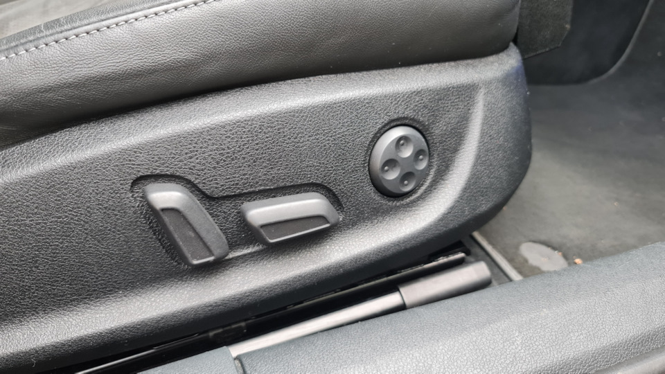 Замена кнопок регулировок сидений — Audi A6 (C7), 3 л, 2013 года ...