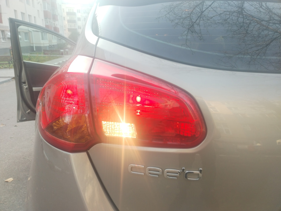 Рыжие лампы ПТФ, моргающий доп-стоп сигнал и диоды ему в зад)) — KIA ...