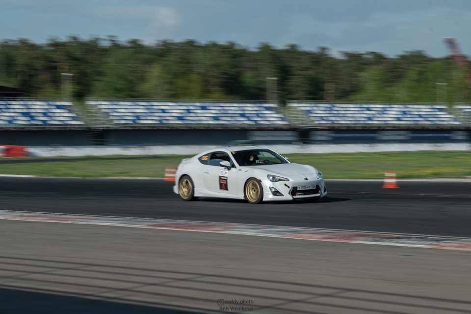 Toyota 86 gt vs Porsche