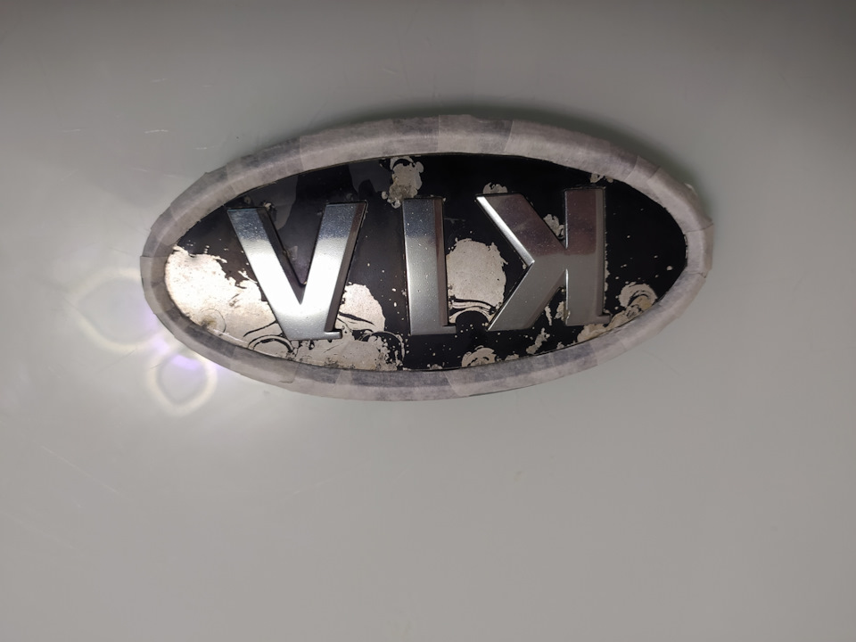 Значёк Kia — KIA Rio (2G), 1,4 л, 2009 года | стайлинг | DRIVE2