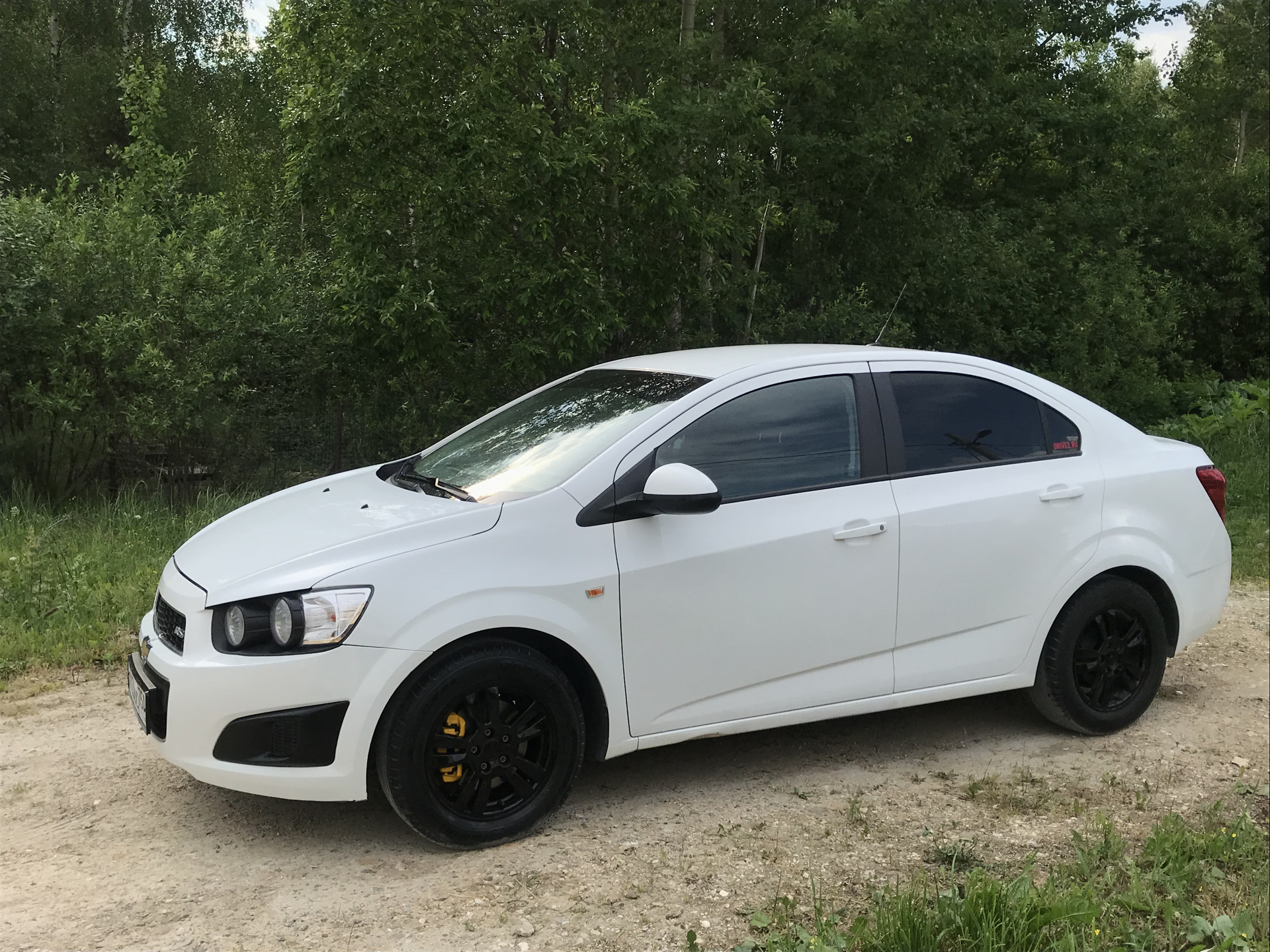 Диски шевроле авео. Авео т300 r17. Chevrolet Aveo t300 черные диски. Chevrolet Aveo 2 диски. Шевроле Авео т300 белая с дисками.