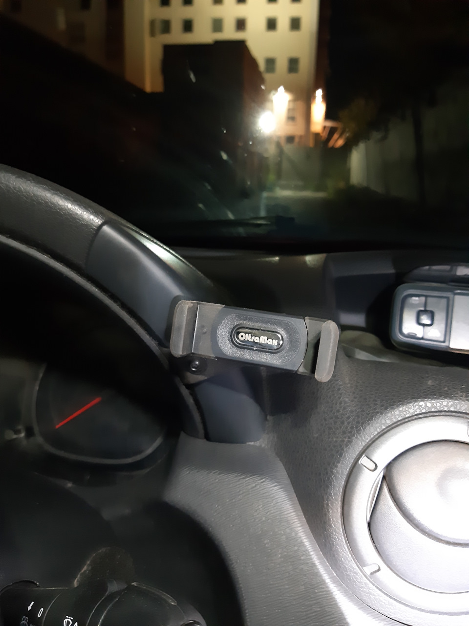 xQAAAgEGj A 960 держатель телефона дастер 202 й