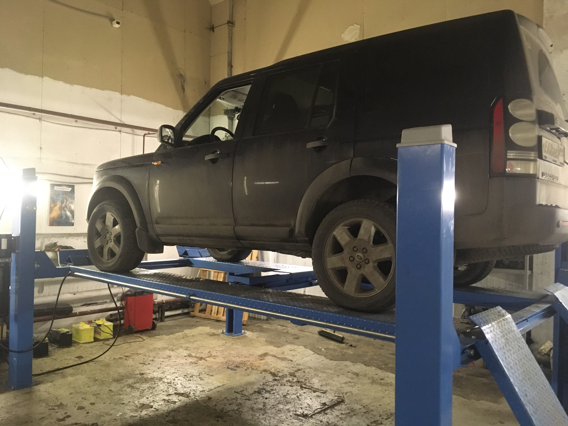 Land rover discovery 4 схема электрическая пневмоподвески. Discovery 3 пневмоподвеска. пневмоподвеска дискавери 3. Discovery 3 пневмоподвеска. хомуты пыльников пневмостойки range rover 2005.