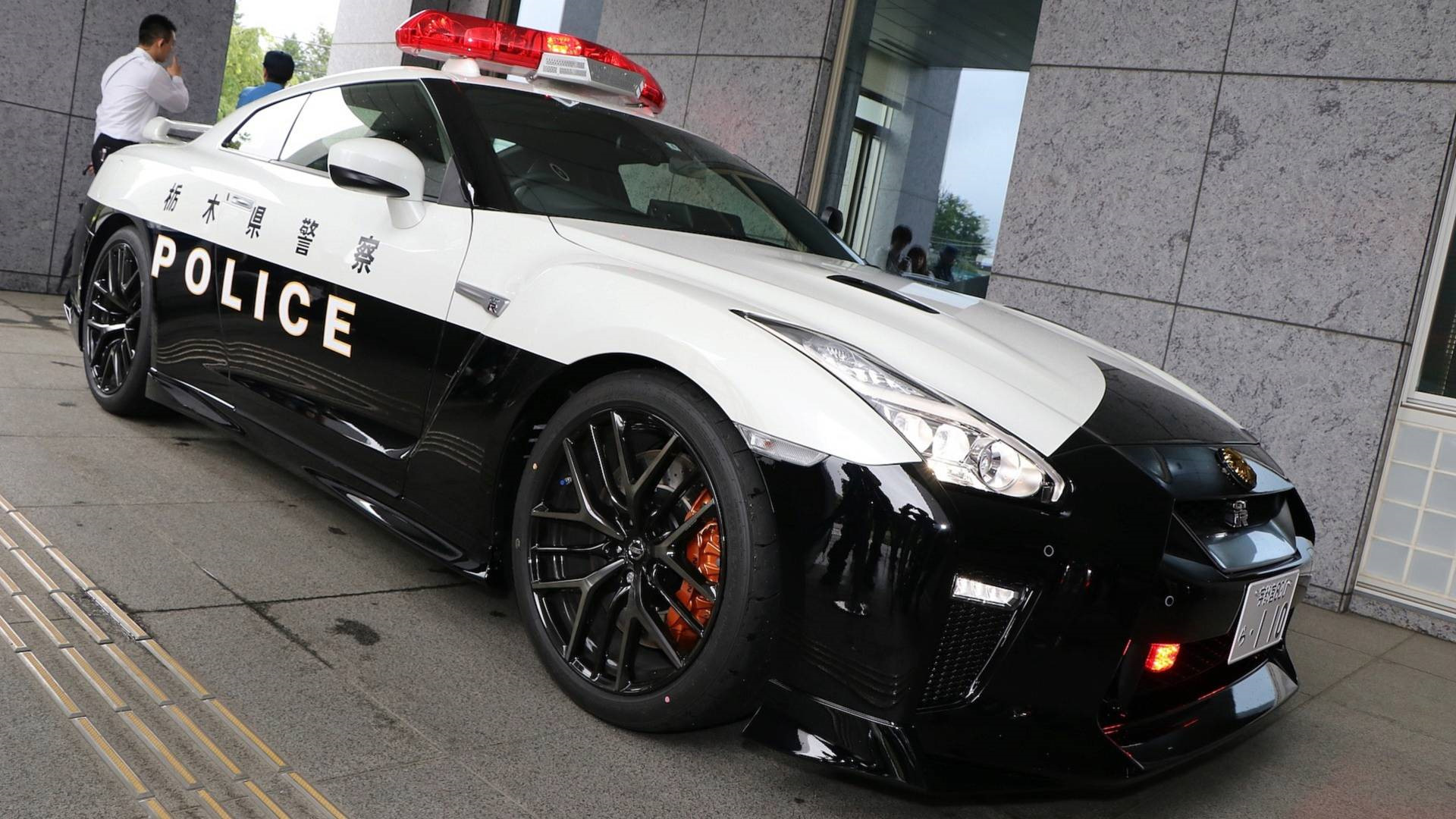 Самого крутого полицейского. Nissan GTR Police. Полицейский Додж Чарджер. Nissan GTR r35 Japan. GTR Nissan Polizei.