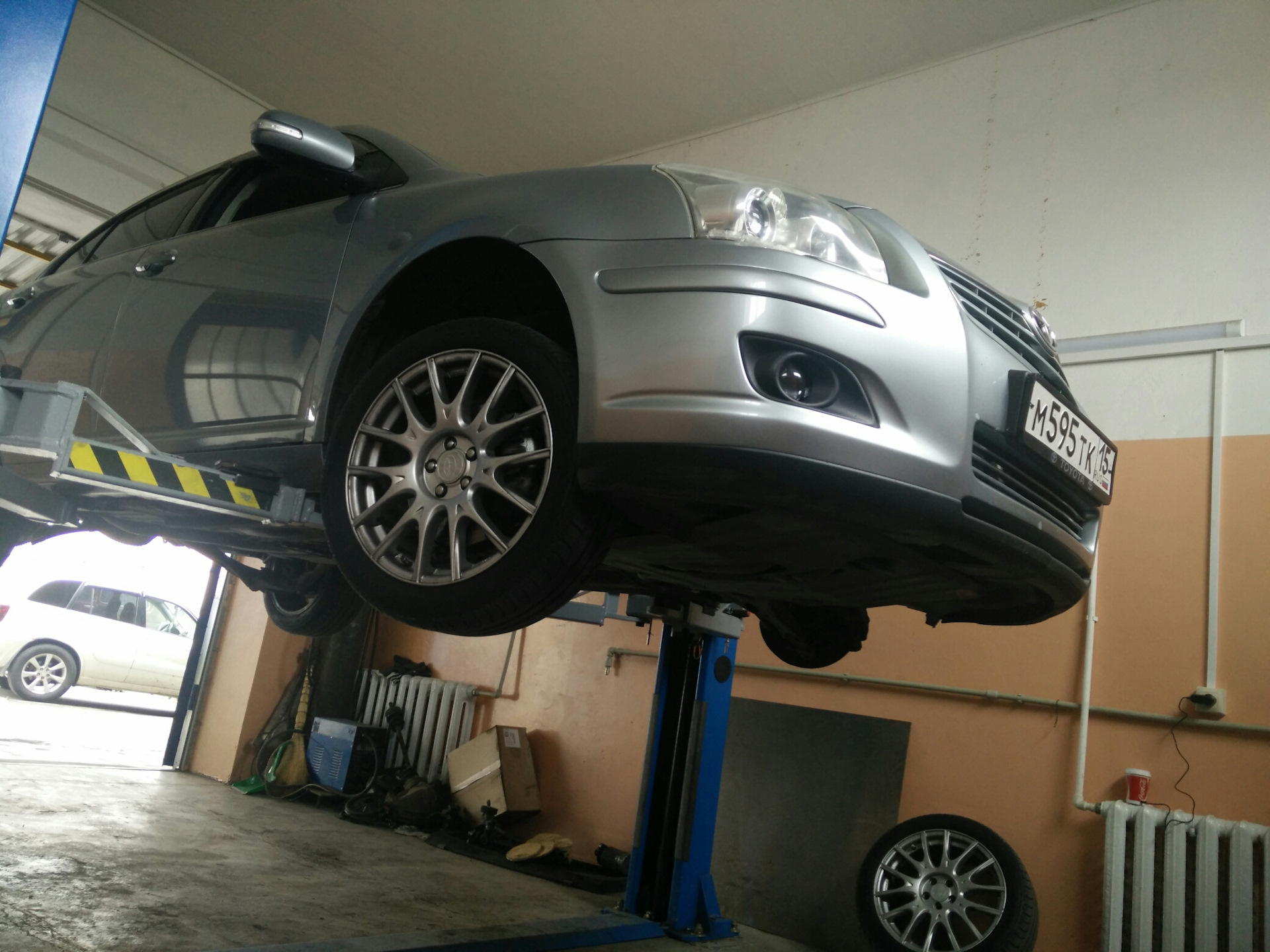 Замена антифриза, нужна помощь — Toyota Avensis II, 2 л, 2007 года ...