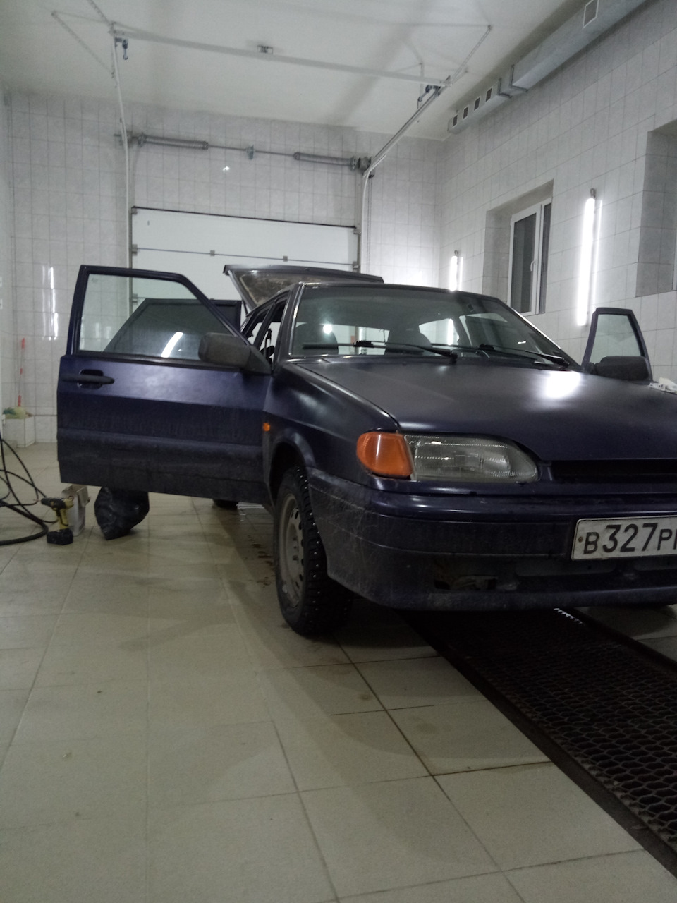 Обивка потолка карпетом — Lada 2114, 1,5 л, 2006 года | своими руками ...