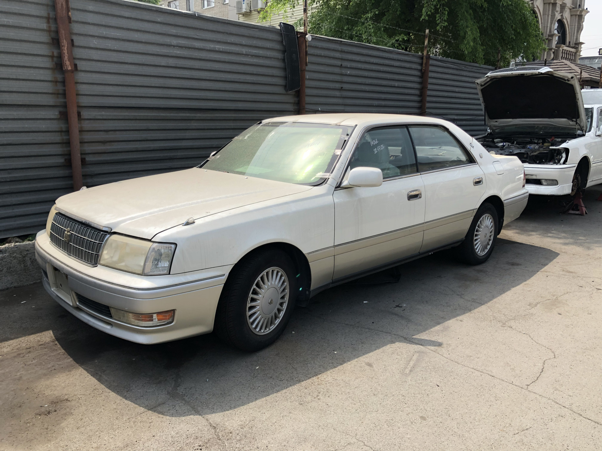 Лари краун. Тойота Краун 90. Toyota Crown 90 кузов. Toyota Crown 1990. Тойота Кроун 90 года.