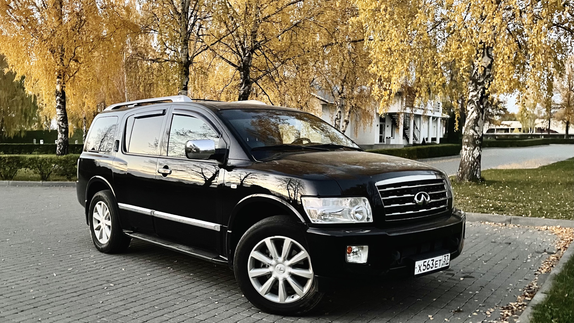 Infiniti QX56 (1G) 5.6 бензиновый 2008 | Троллейбус на DRIVE2