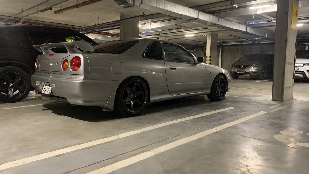 Nissan Skyline (R34) 2.5 бензиновый 2000 | на DRIVE2