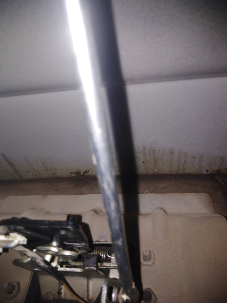 Устранение стука двери багажника. Замена высоковольтных проводов с ...