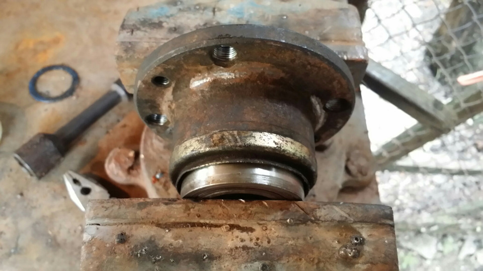 Замена "губы". Замена подшипника в ступице. Замена масла (внеплановая ...