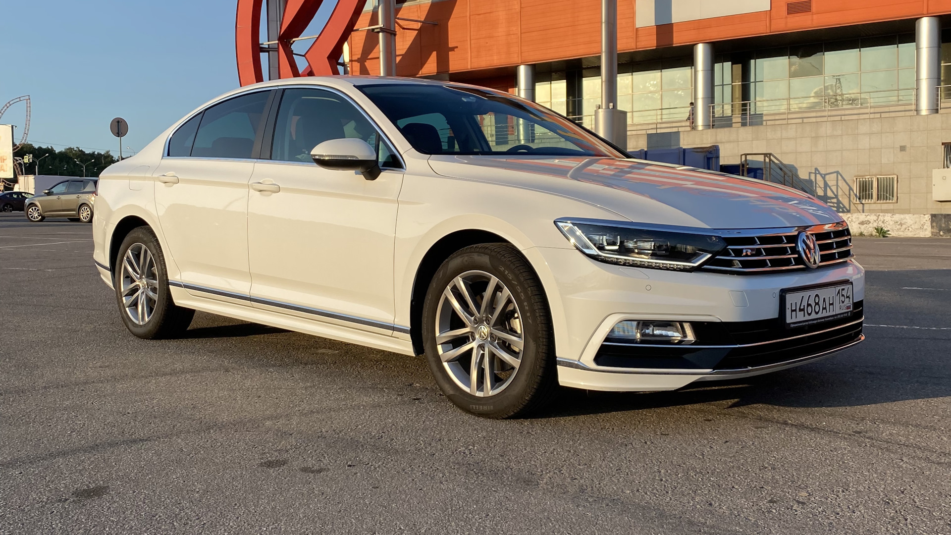 Volkswagen Passat B8 1.8 бензиновый 2018 | Белый на DRIVE2