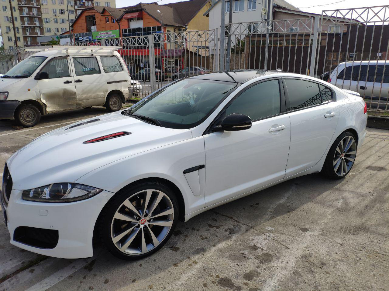 Jaguar XF R 2012