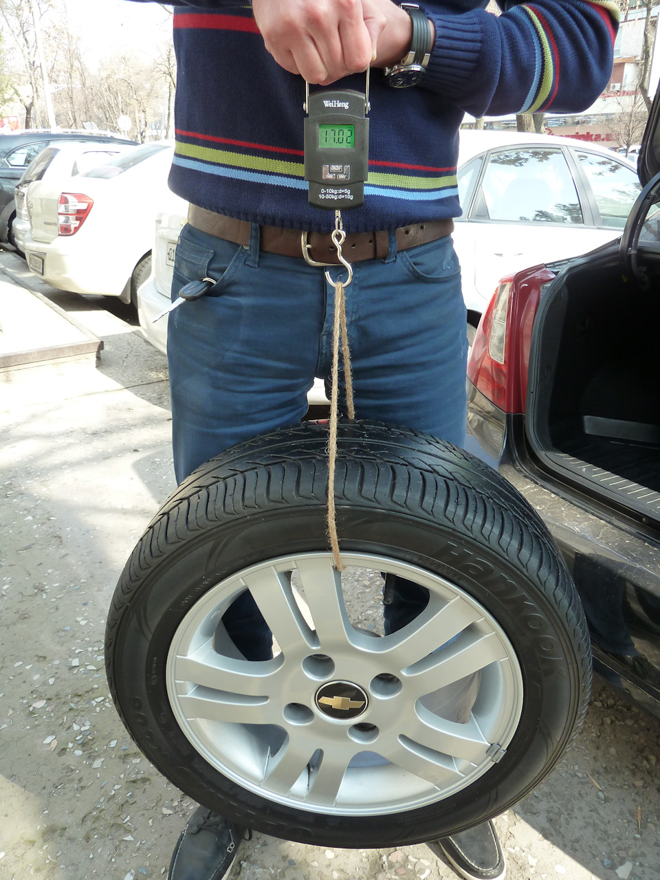 Литые диски R15 на заводской резине Hankook Optimo K406 195/55/R15 — Chevrolet Lacetti Sedan. Запчасти на фото: Hankook K406 Optimo 195/55R15