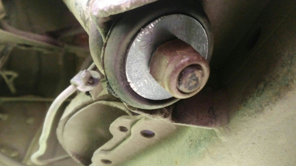 Замена резинки штока заднего амортизатора — DRIVE2