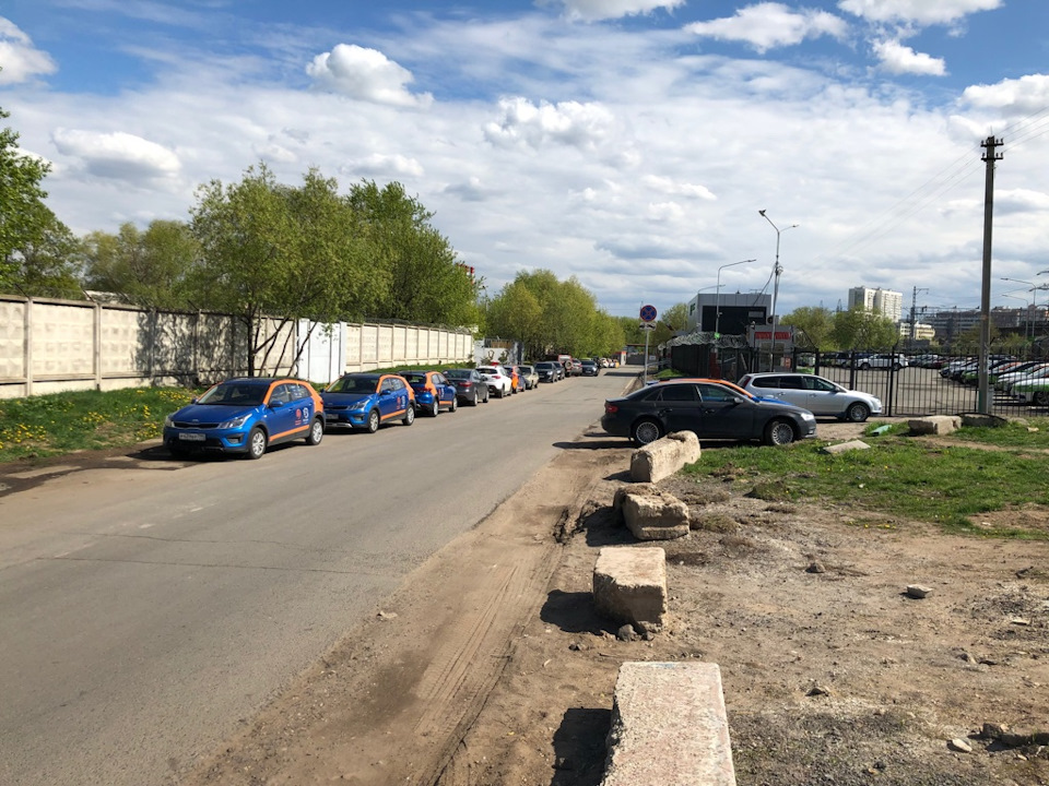 Убедился лично: спецстоянки места естественного притяжения машин каршеринга. — Volkswagen Touareg (2G)