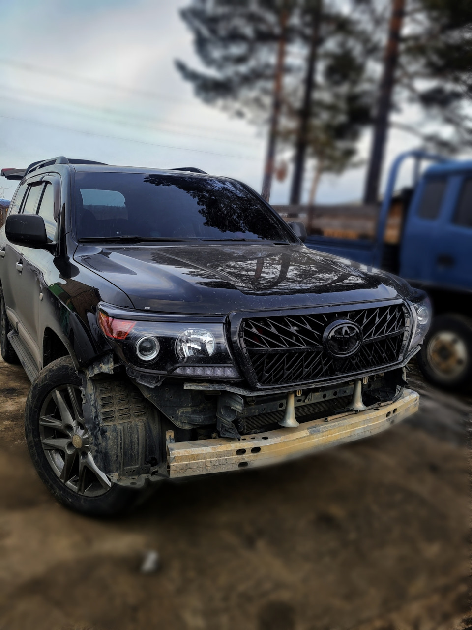 Infiniti QX Подгонка и установка обвеса Renegade.