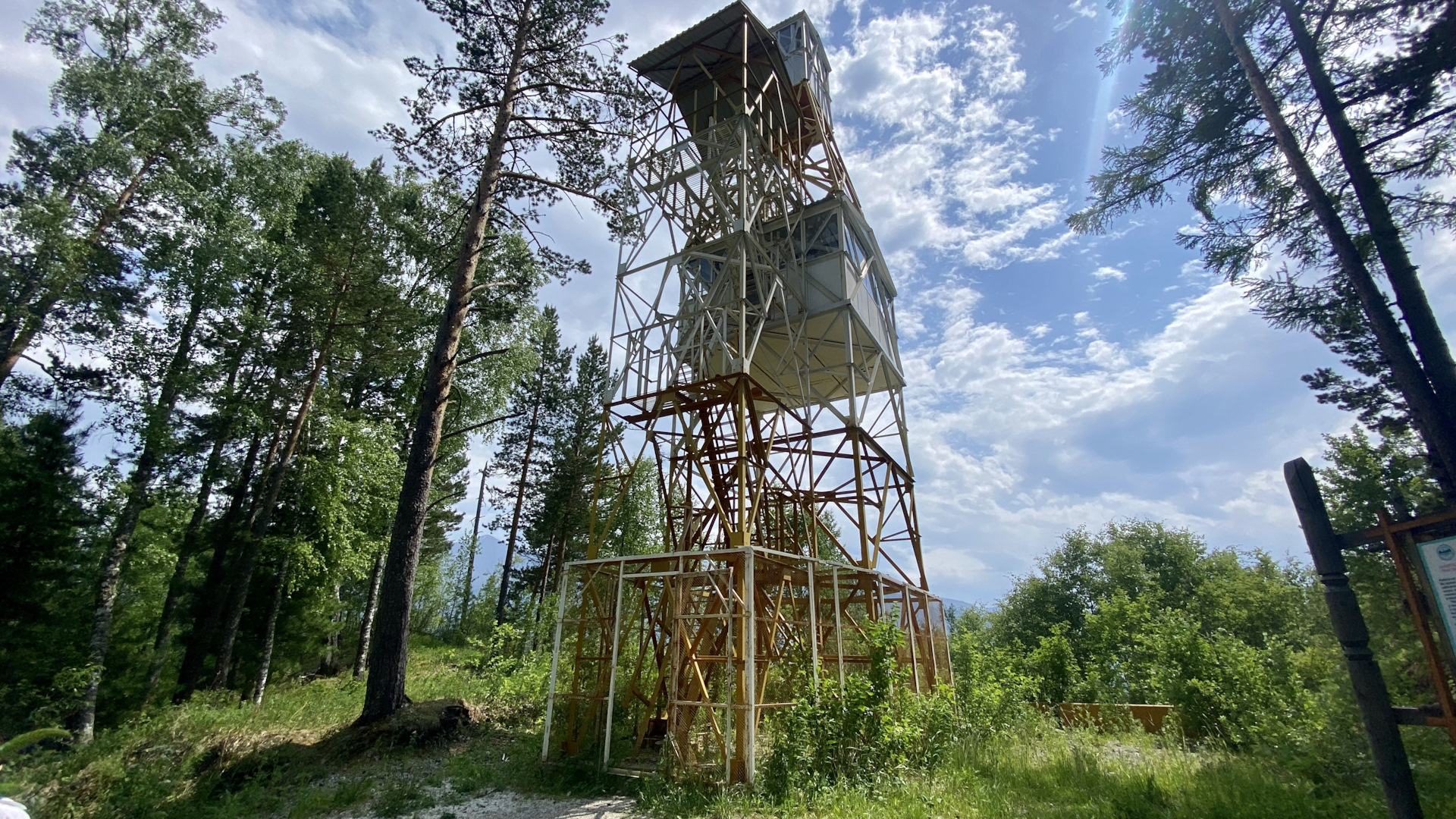 Пожарная вышка 7. Вышка Миасс. Пожарная вышка Миасс. Смотровая площадка вышка. Пожарная вышка в лесу.