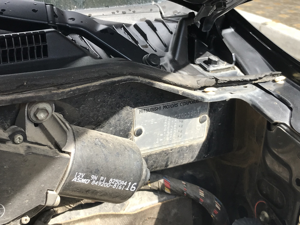 Уплотнитель капота из ВАЗовского — Mitsubishi Pajero (4G), 3 л, 2012 ...