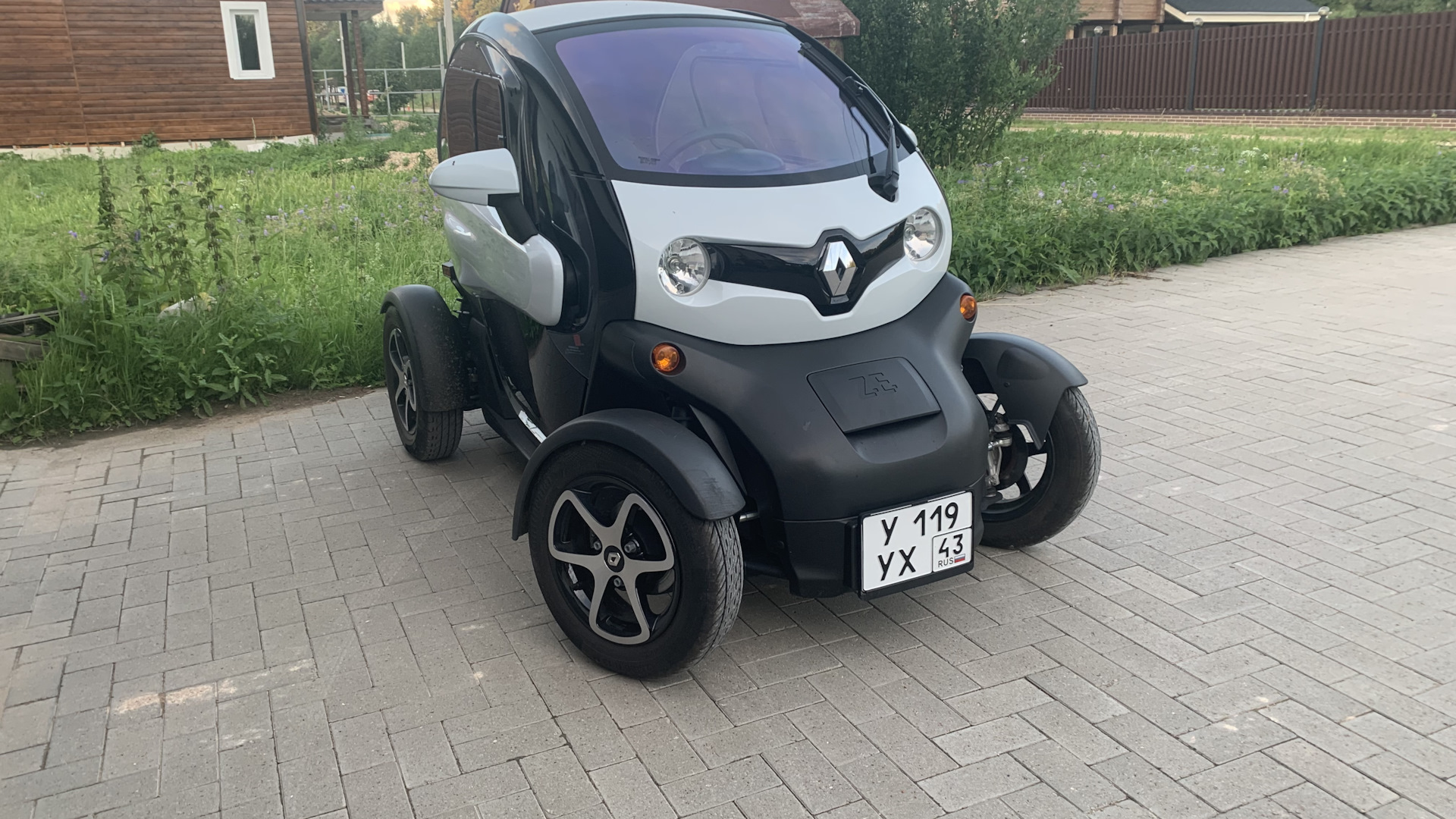 Renault Twizy pizza