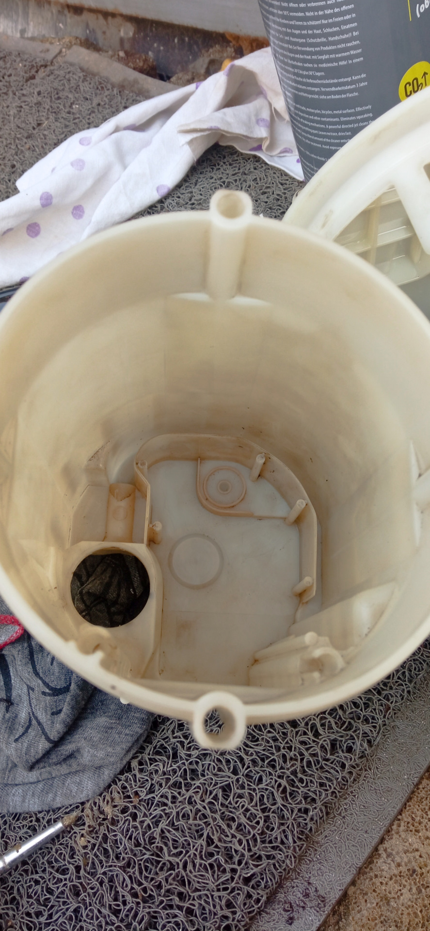 Чистка заборника в баке. — Renault Scenic II, 1,9 л, 2004 года | своими ...