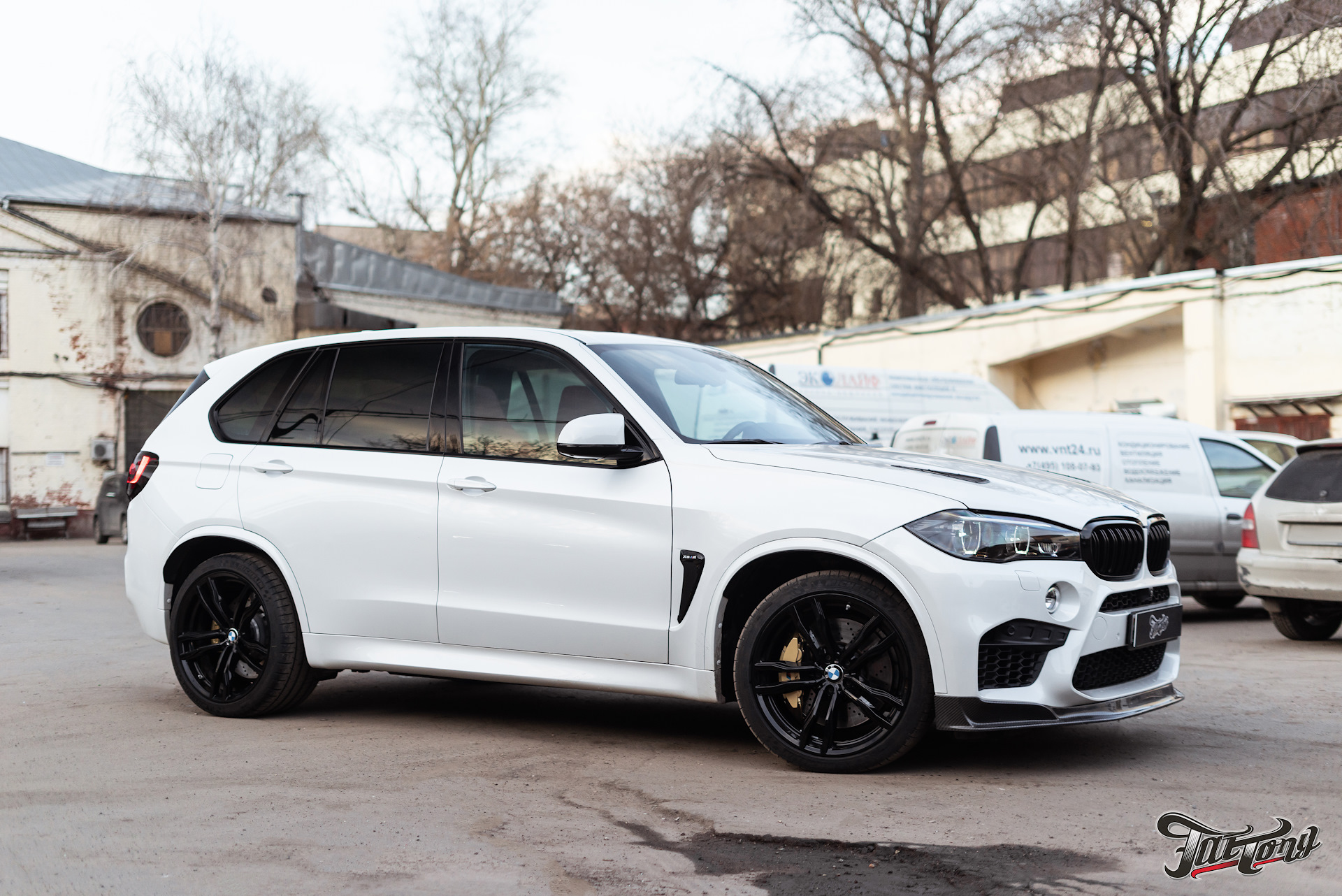 BMW x5 белый перламутровый