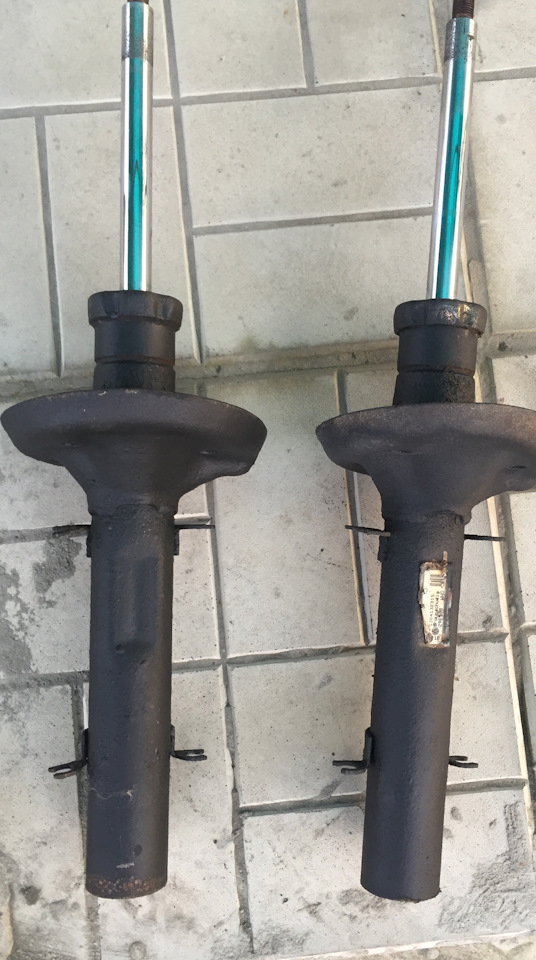 стойки предние 2 шт на Volkswagen Golf Variant (Mk4), Skoda Octavia A5 ...