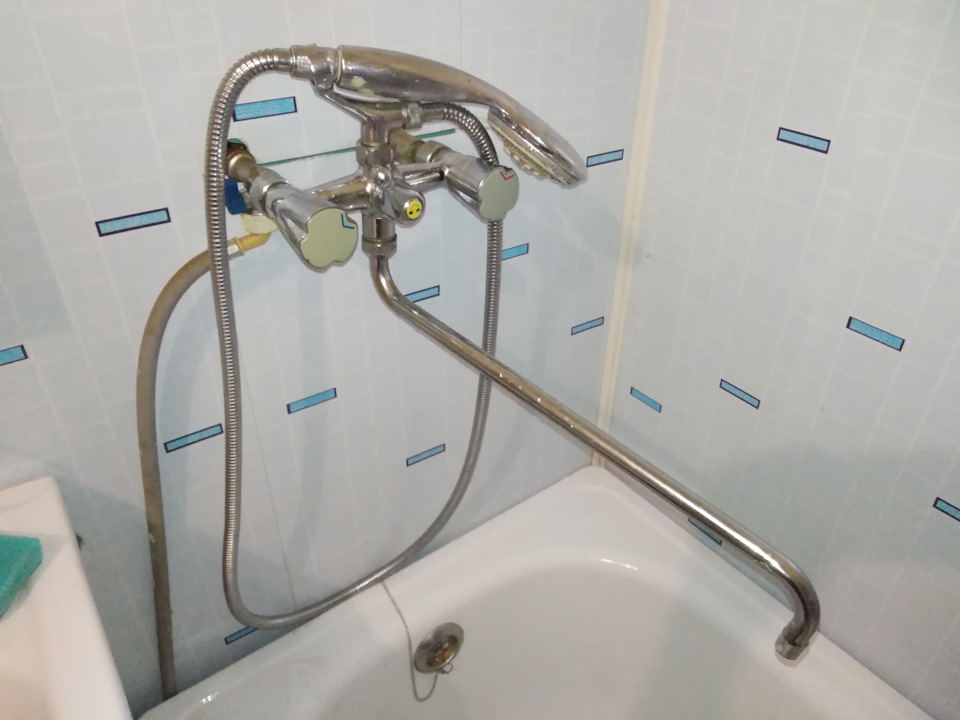 смеситель для ванны течет переключатель на душ