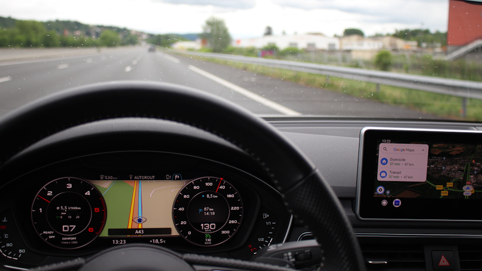 На кокпите – карта родной навигации, на экране MMI – карта Android Auto. — Audi A4 (B9)