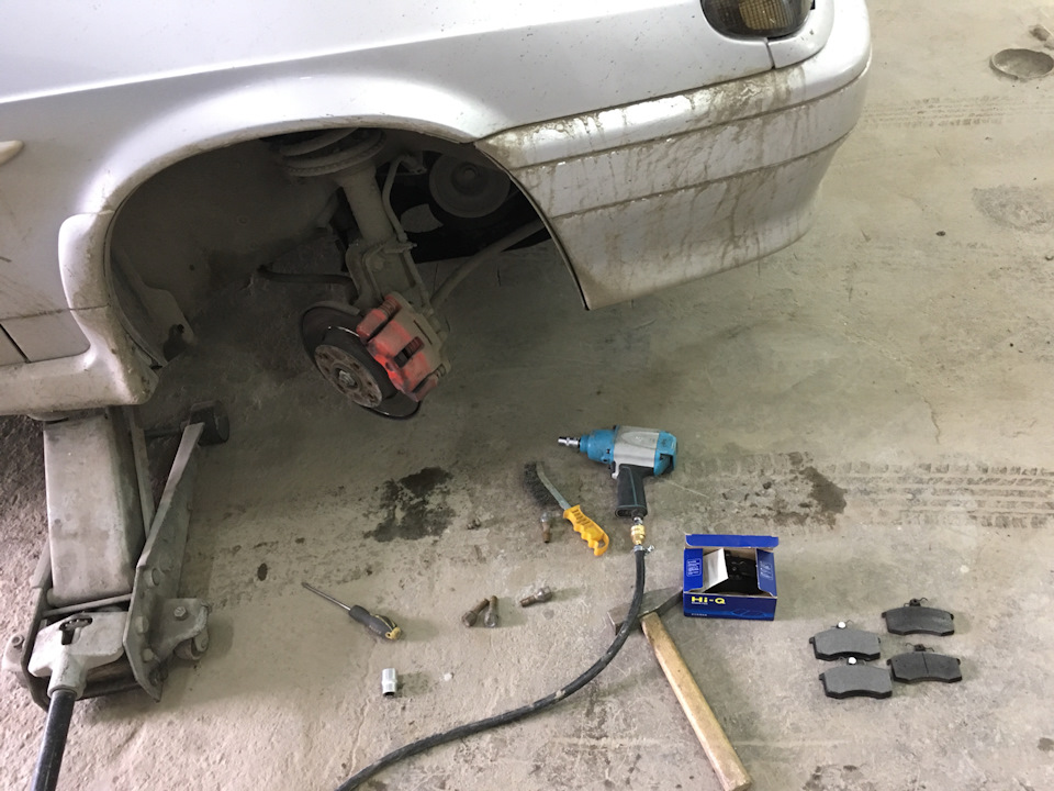 Замена колодок, и тросиков ручника — Lada 2114, 1,5 л, 2004 года ...