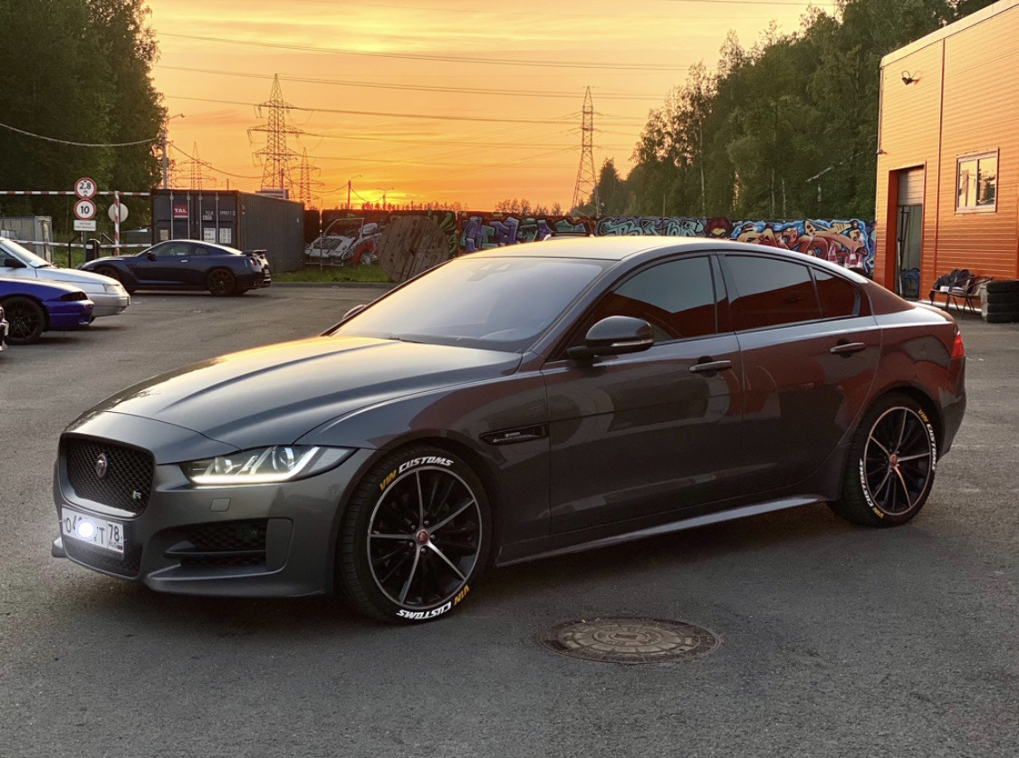 Jaguar xe 2016 Black