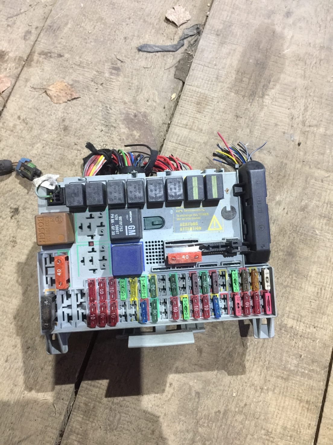 Opel corsa c предохранители. Блок предохранителей опель аскона. Опель омега а блок предохранителей. Блок предохранителей опель омега б. Предохранители опель омега б 2.