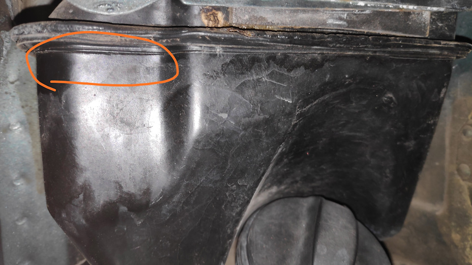 Опять лопнул бачок сепаратора — Lada 2113, 1,6 л, 2007 года | поломка ...