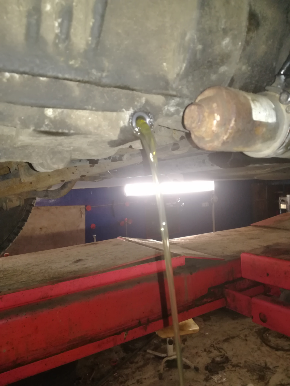 Замена масла в муфте ХАЛДЕКС — Volkswagen Multivan (T5), 2 л, 2011 года ...