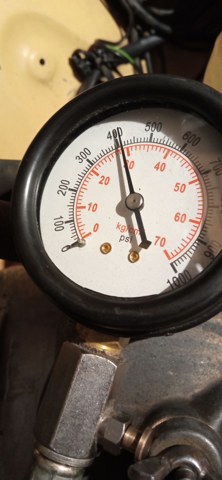 Датчик проверки компрессии цилиндров мерседес gls 350 дизель. Компрессия зил 130. Какая компрессия 911 мотора на мерседес. Компрессия 14 мерседес 124. Компрессия двс 240.