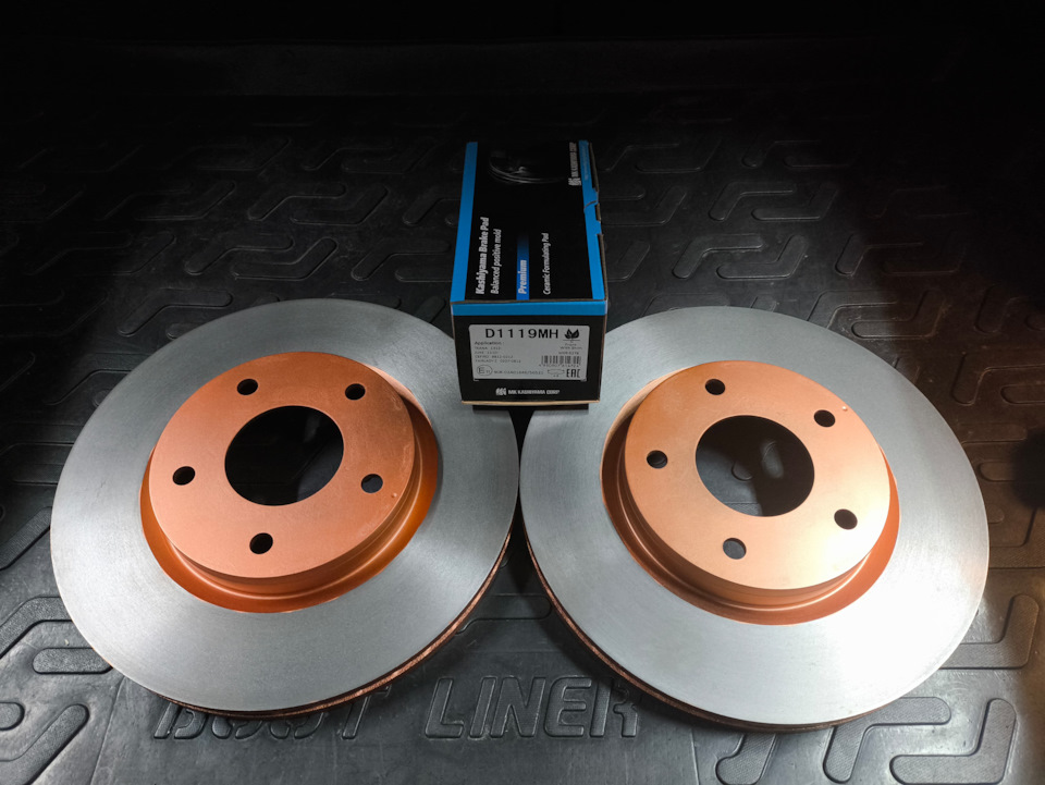 Замена тормозных дисков и колодок — Nissan Juke (1G), 1,6 л, 2011 года ...