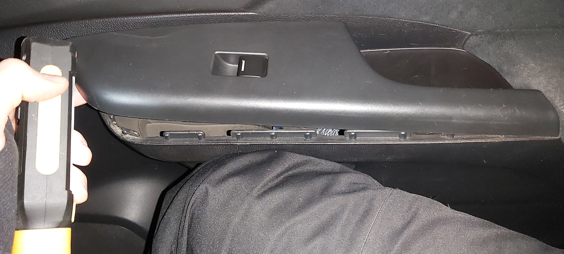 Разборка бокового зеркала, обшивки 5 двери багажника и кнопки ...