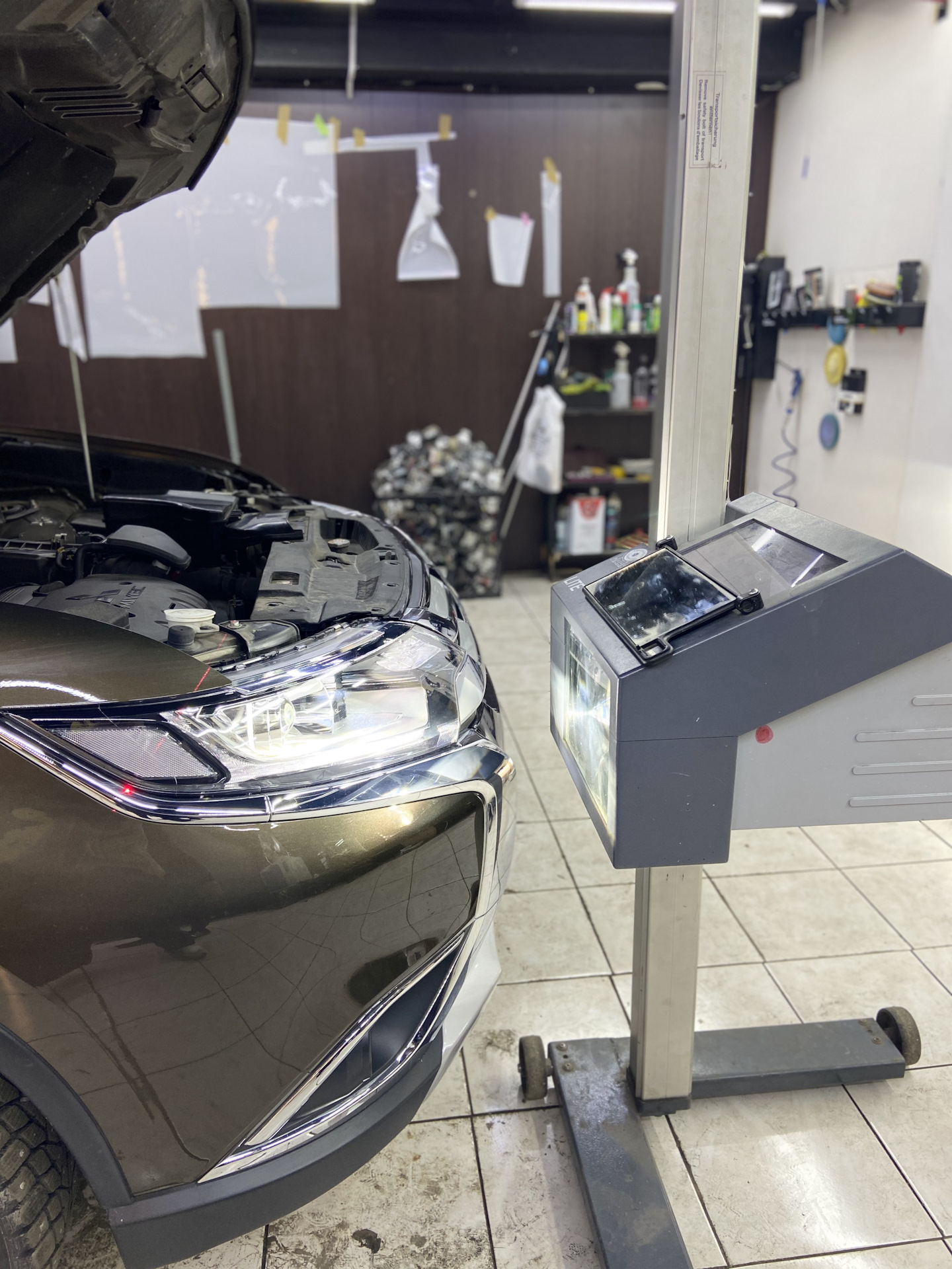 Mitsubishi Outlander — Замена линз, установка диодных ламп в секцию ...