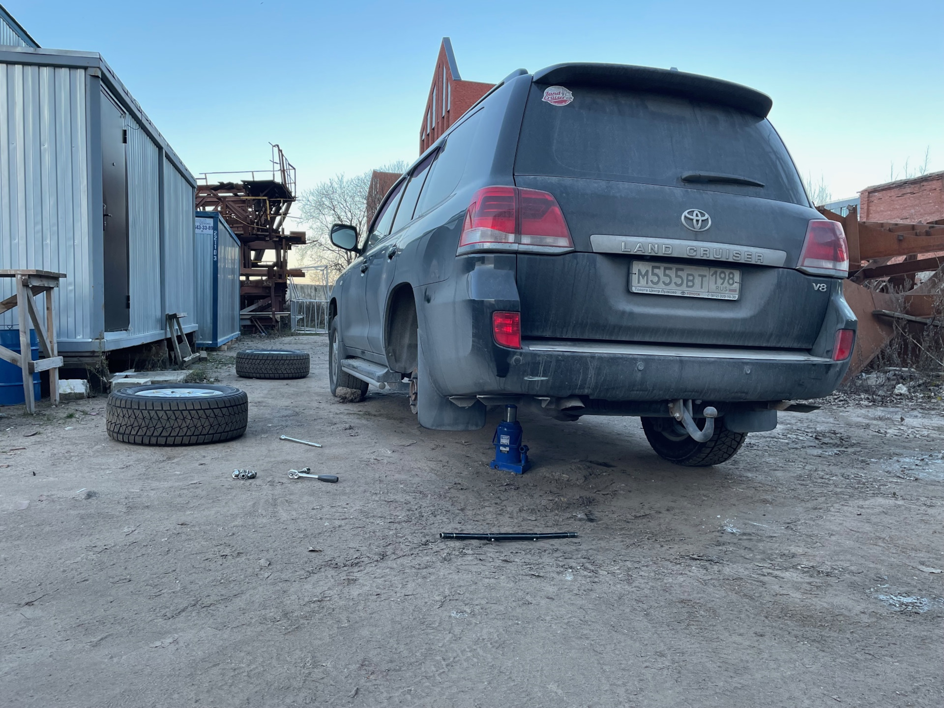 Износ зимней резины Bridgestone Blizzak DM-V2 — Toyota Land Cruiser 200 ...