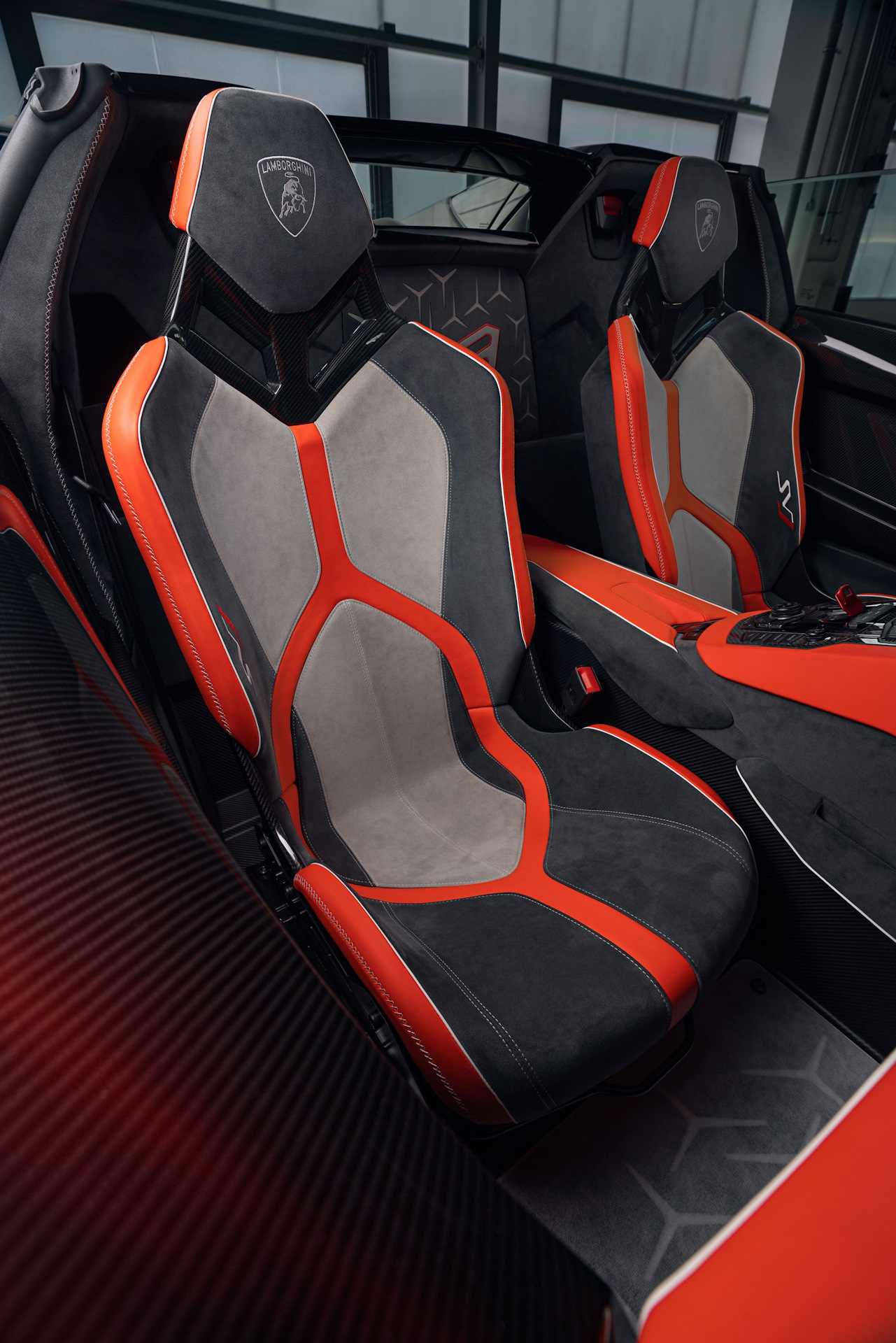 Как ламборгини выглядит внутри На радость глазам: Lamborghini Aventador SVJ 63 Roadster - DRIVE2