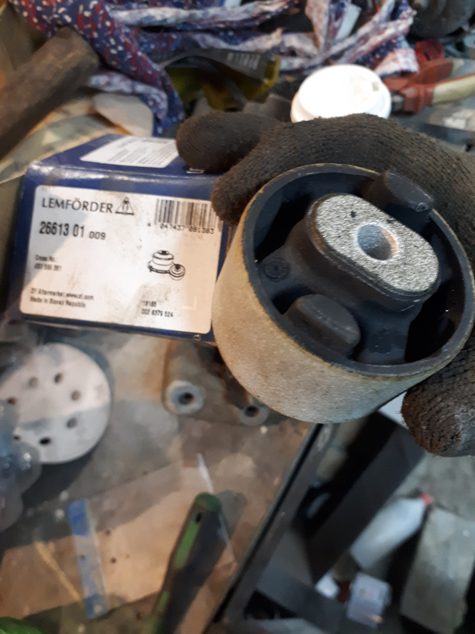 Замена сайлентблока кронштейна заднего редуктора — Audi A6 (C5), 2,8 л ...