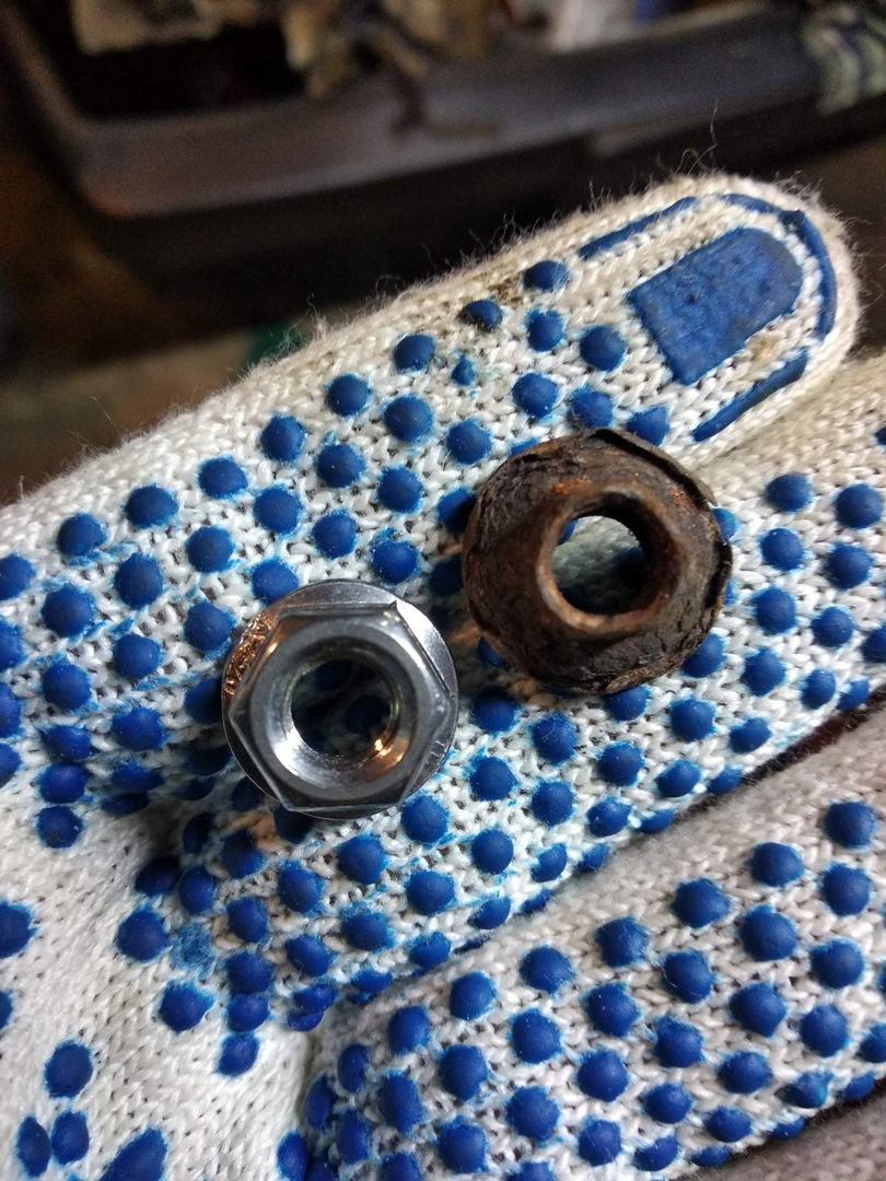 Лада Веста. Сделай это как можно быстрее — замена гаек глушителя ...